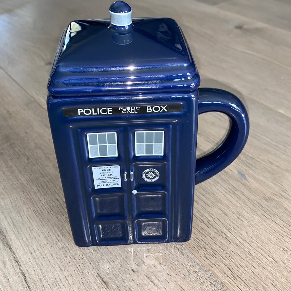 Dr. Who Police Public Call Box Mug with Lid